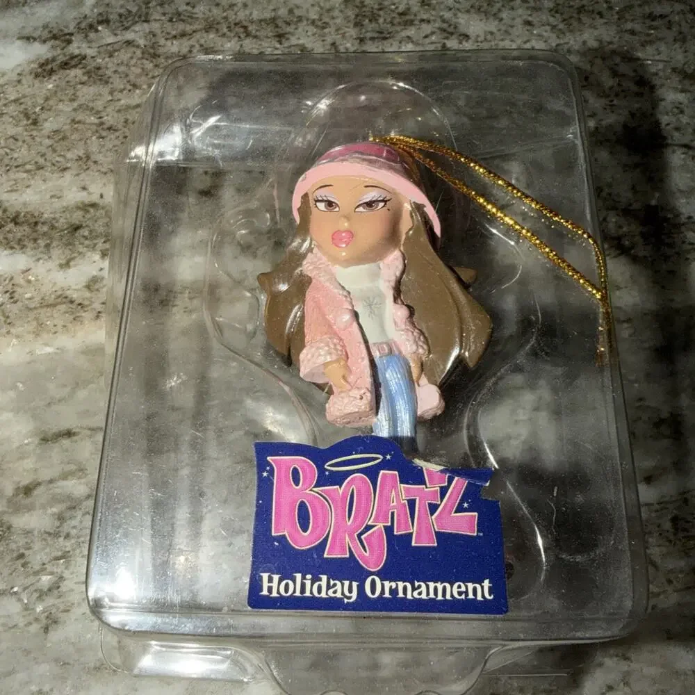 Vintage 2004 BRATZ YASMIN DOLL MGA PINK Christmas Holiday Ornament E
